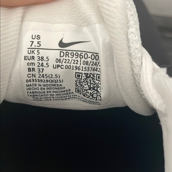 Nike Black and White Running Shoes - Picture 5 of 5